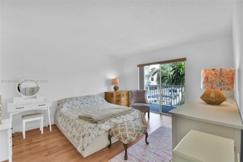 Condo in North Miami Beach, Florida, 1 bedroom  № 2000870 - photo 6