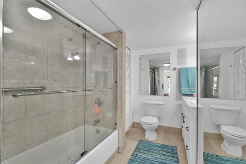 Condo in North Miami Beach, Florida, 1 bedroom  № 2000870 - photo 7