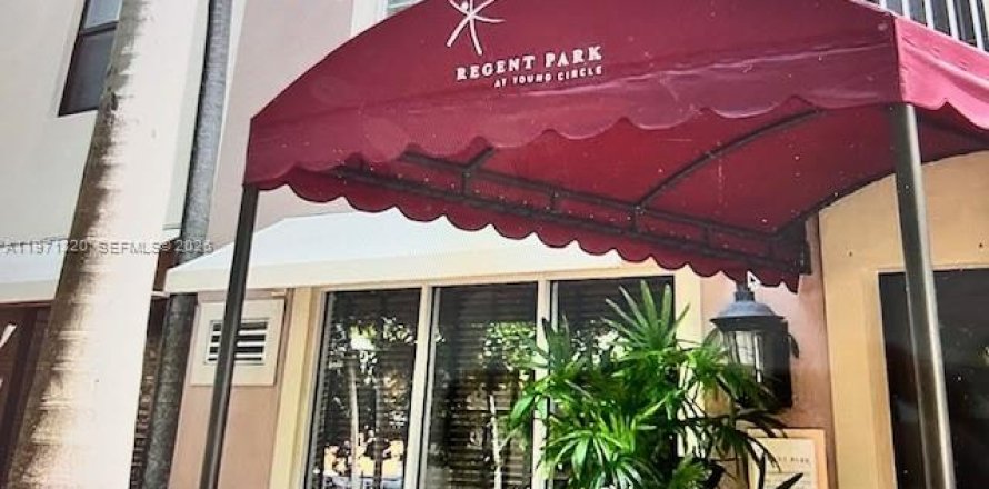 Кондоминиум с 1 спальней в Холливуд, Флорида № 2032134