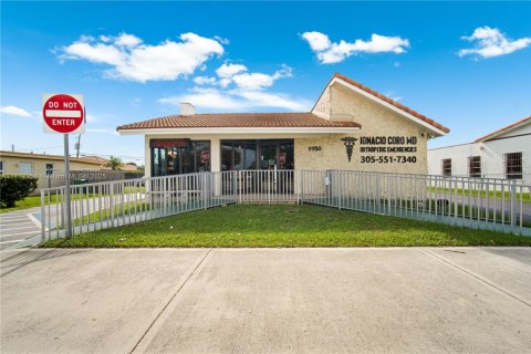 Commercial property in Miami, Florida № 2089182