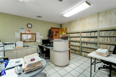 Commercial property in Miami, Florida № 2089182 - photo 6