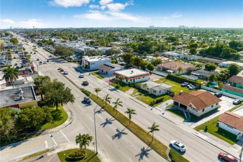 Commercial property in Miami, Florida № 2089182 - photo 28