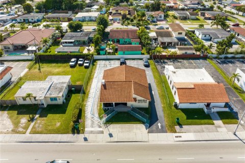 Commercial property in Miami, Florida № 2089182 - photo 25
