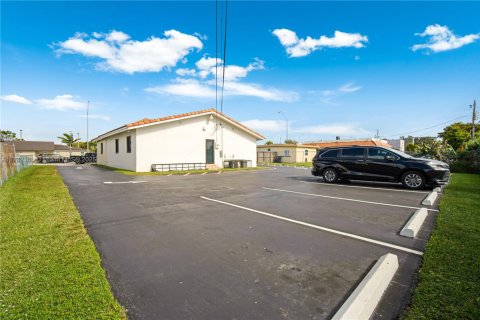 Commercial property in Miami, Florida № 2089182 - photo 20