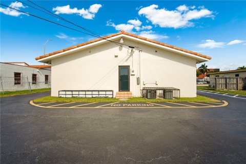 Commercial property in Miami, Florida № 2089182 - photo 22