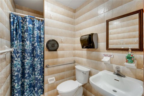 Commercial property in Miami, Florida № 2089182 - photo 11