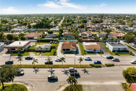Commercial property in Miami, Florida № 2089182 - photo 24