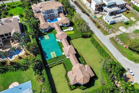 Villa ou maison à vendre à Southwest Ranches, Floride: 9 chambres, 1195 m2 № 2047273 - photo 2