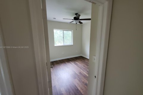 Снять в аренду виллу или дом в Хомстед, Флорида 3 спальни, 150.87м2, № 1928764 - фото 12