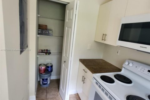 Снять в аренду виллу или дом в Хомстед, Флорида 3 спальни, 150.87м2, № 1928764 - фото 11