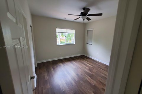 Снять в аренду виллу или дом в Хомстед, Флорида 3 спальни, 150.87м2, № 1928764 - фото 16