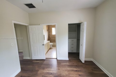 Снять в аренду виллу или дом в Хомстед, Флорида 3 спальни, 150.87м2, № 1928764 - фото 15