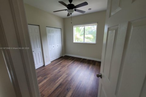 Снять в аренду виллу или дом в Хомстед, Флорида 3 спальни, 150.87м2, № 1928764 - фото 14