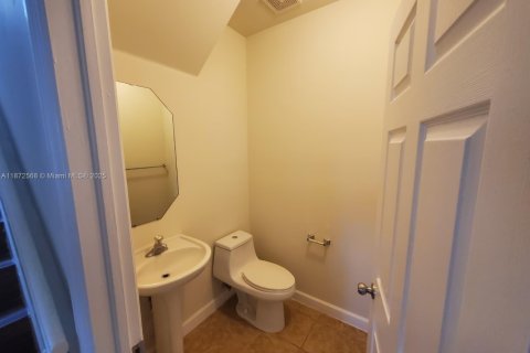 Снять в аренду виллу или дом в Хомстед, Флорида 3 спальни, 150.87м2, № 1928764 - фото 6