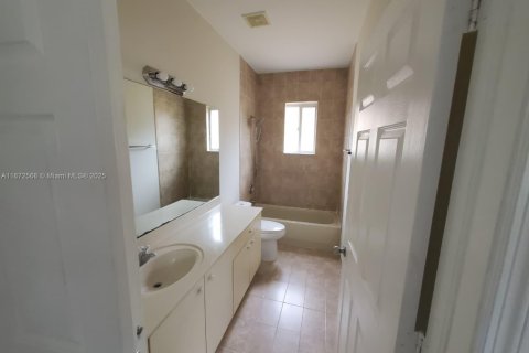 Снять в аренду виллу или дом в Хомстед, Флорида 3 спальни, 150.87м2, № 1928764 - фото 20