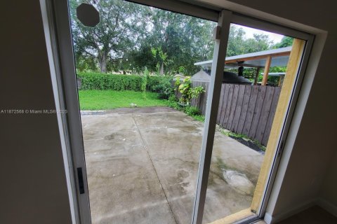 Снять в аренду виллу или дом в Хомстед, Флорида 3 спальни, 150.87м2, № 1928764 - фото 23