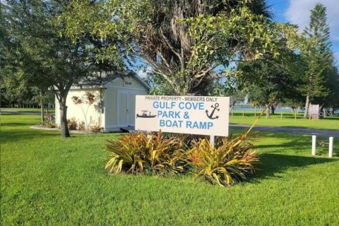 House in Port Charlotte, Florida 3 bedrooms, 117.06 sq.m. № 2218397 - photo 5