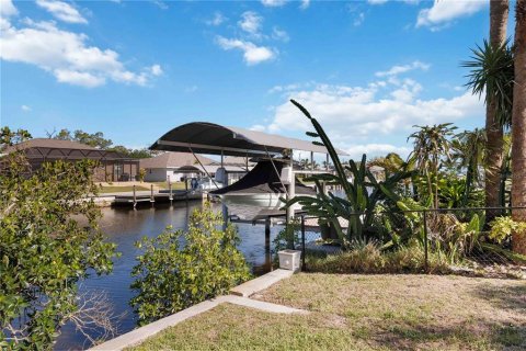 House in Port Charlotte, Florida 3 bedrooms, 117.06 sq.m. № 2218397 - photo 3
