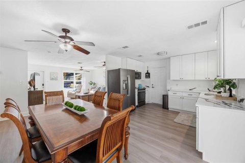 House in Port Charlotte, Florida 3 bedrooms, 117.06 sq.m. № 2218397 - photo 13