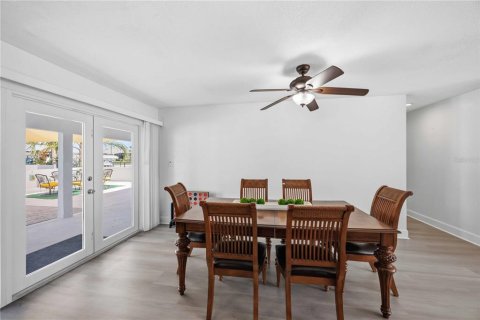 House in Port Charlotte, Florida 3 bedrooms, 117.06 sq.m. № 2218397 - photo 14