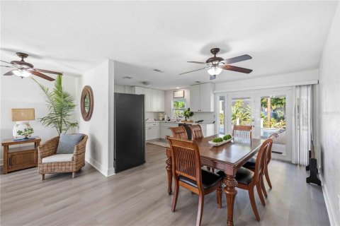 House in Port Charlotte, Florida 3 bedrooms, 117.06 sq.m. № 2218397 - photo 12