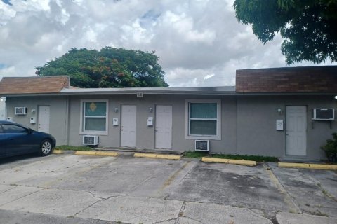 Immobilier commercial à Dania Beach, Floride № 2178709