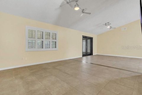 House in Windermere, Florida 4 bedrooms, 167.04 sq.m. № 2223547 - photo 6