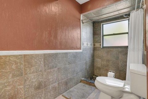 House in Windermere, Florida 4 bedrooms, 167.04 sq.m. № 2223547 - photo 20
