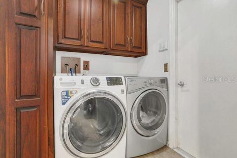 House in Windermere, Florida 4 bedrooms, 167.04 sq.m. № 2223547 - photo 23