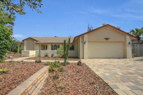 House in Windermere, Florida 4 bedrooms, 167.04 sq.m. № 2223547