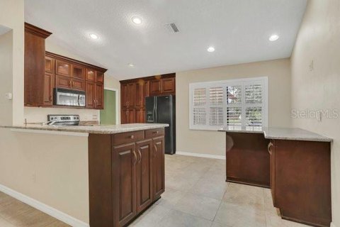House in Windermere, Florida 4 bedrooms, 167.04 sq.m. № 2223547 - photo 11