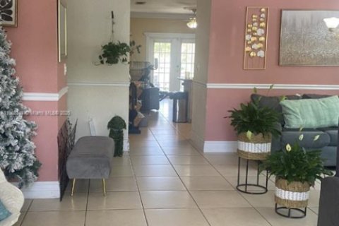 Villa ou maison à vendre à Miami, Floride: 4 chambres, 180.14 m2 № 1926066 - photo 3