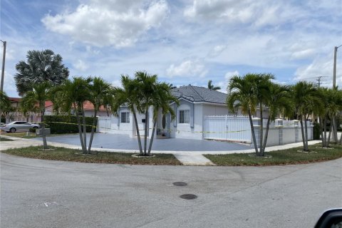 Villa ou maison à vendre à Miami, Floride: 4 chambres, 180.14 m2 № 1926066 - photo 1