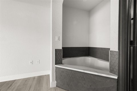Condo in Four Corners, Florida, 1 bedroom  № 1885286 - photo 9