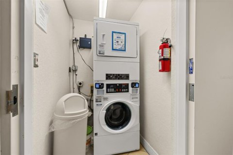 Condo in Four Corners, Florida, 1 bedroom  № 1885286 - photo 16
