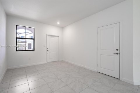 Снять в аренду таунхаус в Майами, Флорида 3 спальни, 169.83м2, № 2001808 - фото 17