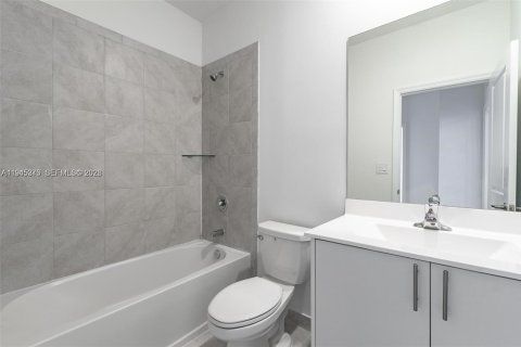 Снять в аренду таунхаус в Майами, Флорида 3 спальни, 169.83м2, № 2001808 - фото 18