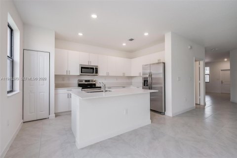 Снять в аренду таунхаус в Майами, Флорида 3 спальни, 169.83м2, № 2001808 - фото 4