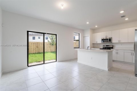 Снять в аренду таунхаус в Майами, Флорида 3 спальни, 169.83м2, № 2001808 - фото 6