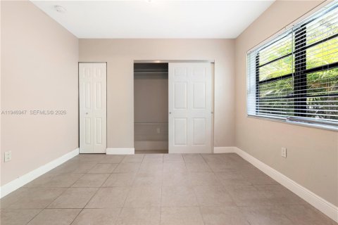 House in Coral Gables, Florida 1 bedroom, 55.74 sq.m. № 2003092 - photo 7