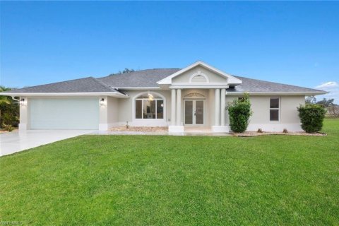 Villa ou maison à vendre à Port Charlotte, Floride: 4 chambres, 205.13 m2 № 1637529 - photo 1