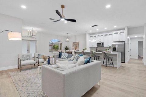 Villa ou maison à vendre à Port Charlotte, Floride: 4 chambres, 205.13 m2 № 1637529 - photo 6