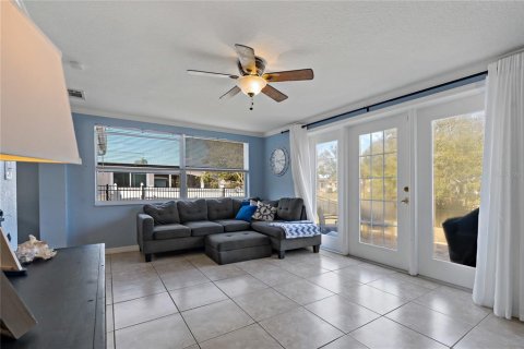 House in New Port Richey, Florida 3 bedrooms, 124.86 sq.m. № 1826354 - photo 20
