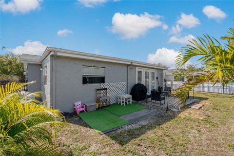 House in New Port Richey, Florida 3 bedrooms, 124.86 sq.m. № 1826354 - photo 5