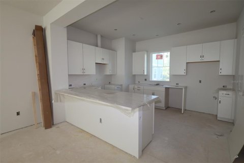 Townhouse in Saint Petersburg, Florida 3 bedrooms, 181.35 sq.m. № 2151225 - photo 7