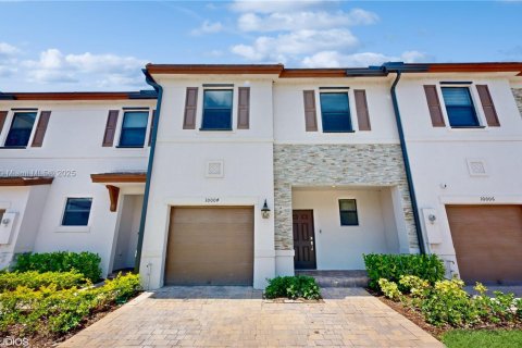 Adosado en venta en Miami, Florida, 3 dormitorios, 170.2 m2 № 1742491 - foto 2