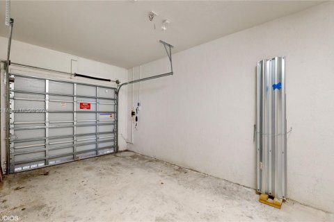 Adosado en venta en Miami, Florida, 3 dormitorios, 170.2 m2 № 1742491 - foto 21
