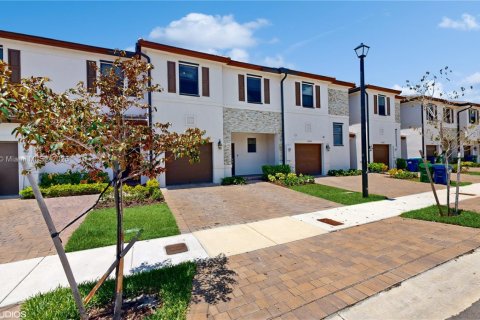 Adosado en venta en Miami, Florida, 3 dormitorios, 170.2 m2 № 1742491 - foto 25