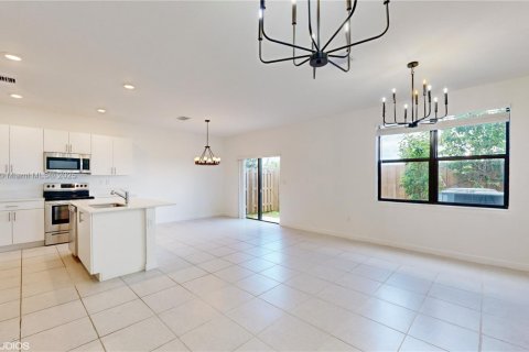 Adosado en venta en Miami, Florida, 3 dormitorios, 170.2 m2 № 1742491 - foto 9