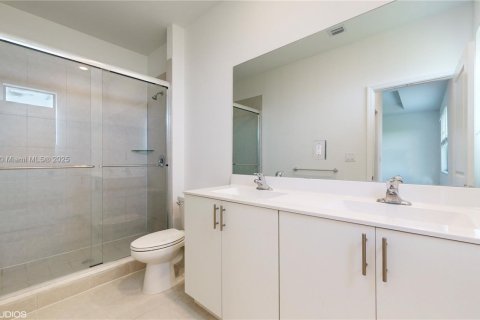 Adosado en venta en Miami, Florida, 3 dormitorios, 170.2 m2 № 1742491 - foto 20